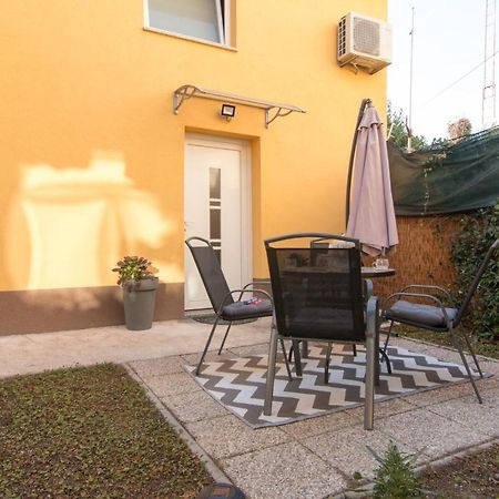 Moet With Garden Lägenhet Pula Exteriör bild