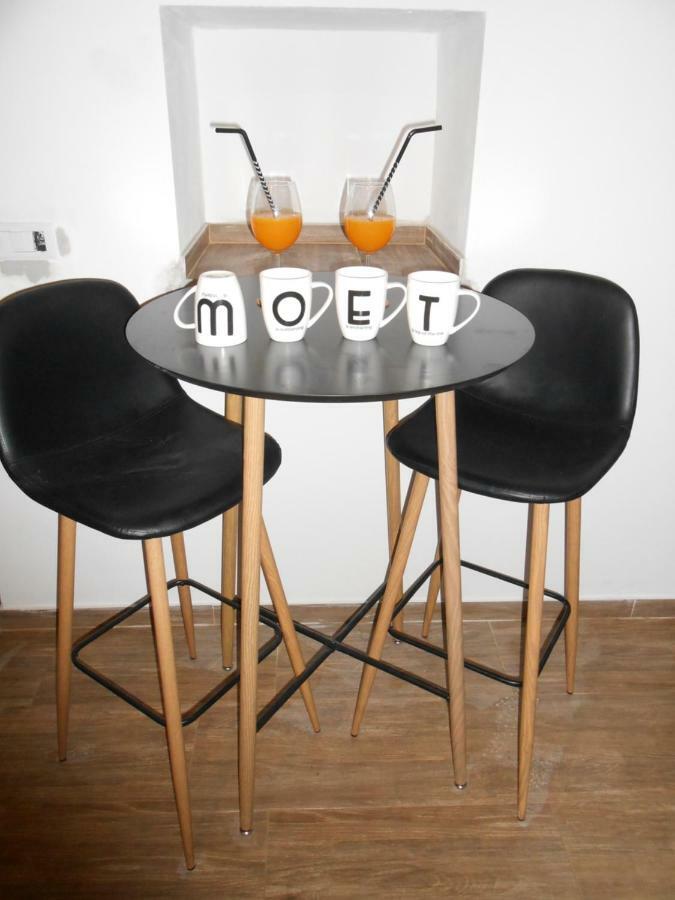 Moet With Garden Lägenhet Pula Exteriör bild